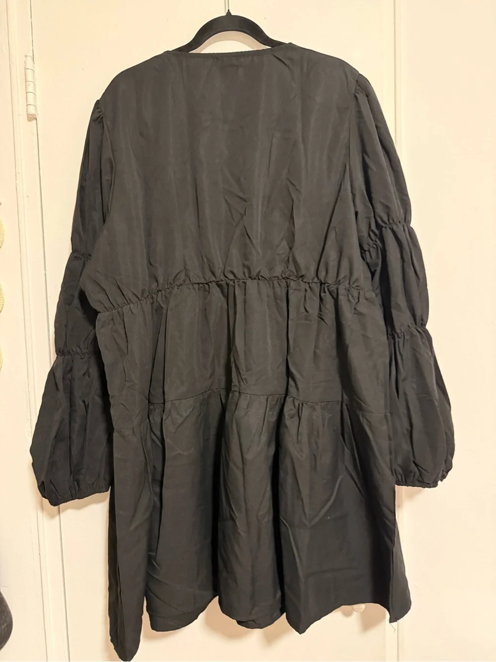 Boohoo Black V-Neck Tiered Long Sleeve Short Dress - Picture 2 of 7